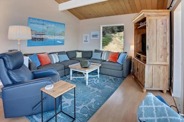 665 Sand Dollar Lane, Watsonville CA: https://media.crmls.org/mediaz/59ccacb2-ce2b-4128-af47-dd8af1938736.jpg