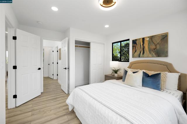 27 Briarwood Ct, Brentwood CA: https://media.crmls.org/mediaz/59ccc6b4-1401-4170-9dcb-da4b230b7aff.jpg
