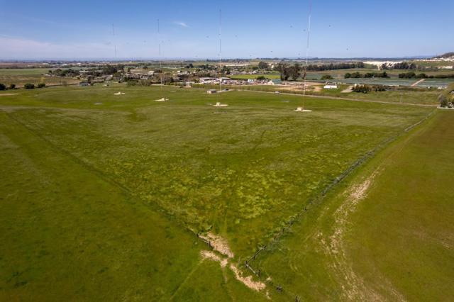 540 Old Natividad Road, Salinas CA: https://media.crmls.org/mediaz/59cd0ce1-00f4-4744-bf9c-63a0898f43df.jpg