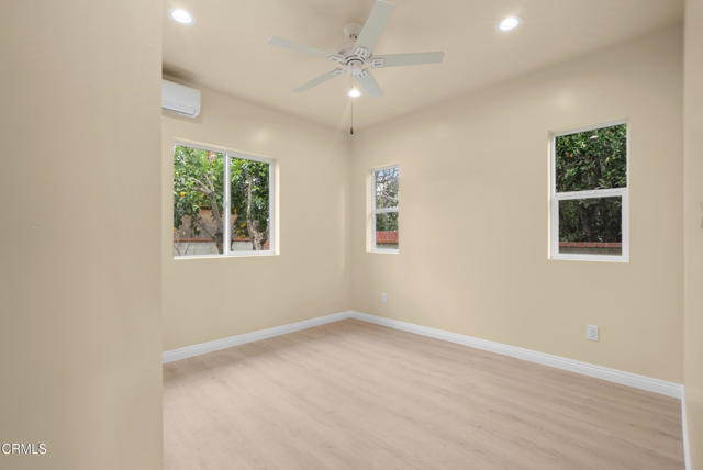 Detail Gallery Image 5 of 14 For 148 S Parish Pl, Burbank,  CA 91506 - 3 Beds | 2 Baths