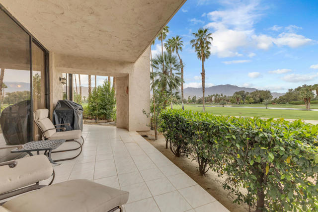 910 Island Drive #112, Rancho Mirage, CA 92270