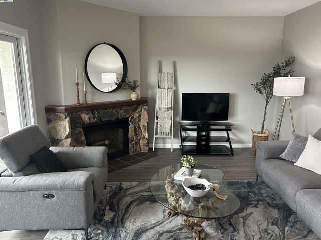 21117 Gary Dr, Hayward CA: https://media.crmls.org/mediaz/59ce9a82-279c-4eb2-ba18-a08274e9c35a.jpg