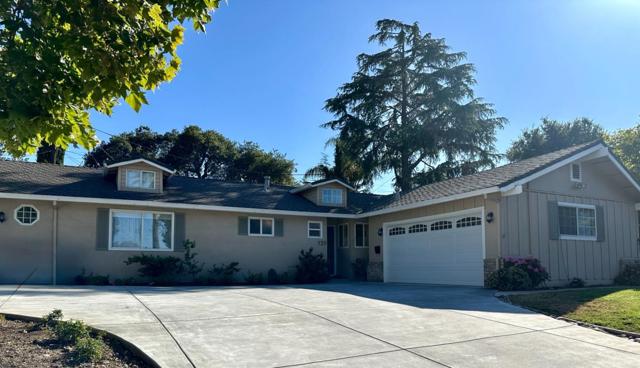 135 Green Hill Way, Los Gatos CA: https://media.crmls.org/mediaz/59ce9b63-53bd-4fab-a380-53af1f3ba475.jpg