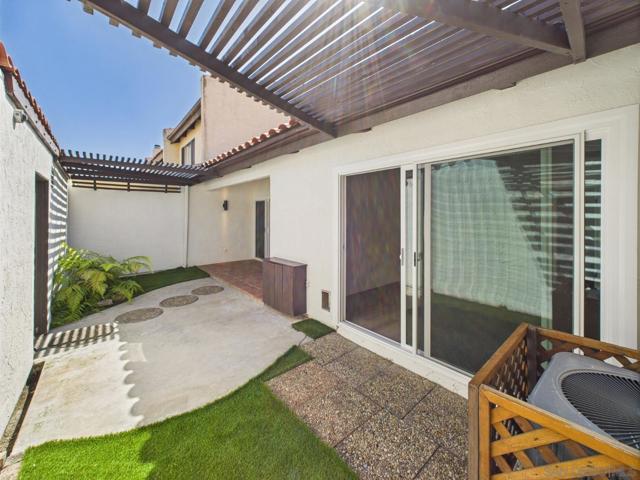 670 Bel Air Dr W, Vista CA: https://media.crmls.org/mediaz/59cf5cec-0e97-40b1-83c4-4f057c0633a9.jpg