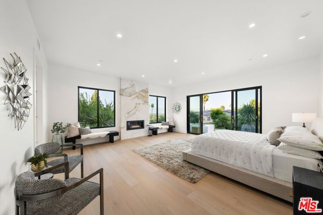 4637 Dunas Lane, Tarzana CA: https://media.crmls.org/mediaz/59d0053c-aae2-4851-8ab7-5e1cedf57262.jpg