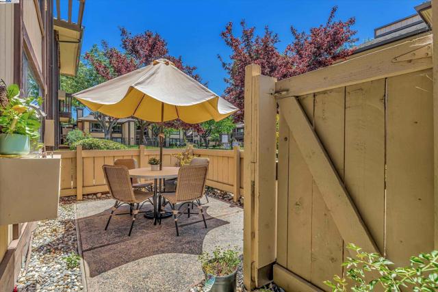 Image 24 of 31 For 39139 Argonaut Way  111