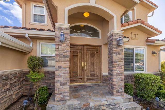 42001 Via San Gabriel, Fremont CA: https://media.crmls.org/mediaz/59d10c0c-141f-4d23-aaff-060cd5393c62.jpg