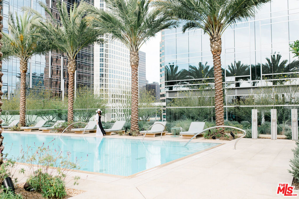 https://media.crmls.org/mediaz/59d132f0-717f-48cf-8754-c2311614a3d5.jpg?preset=X-Large