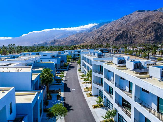 928 Galaxy Drive, Palm Springs CA: https://media.crmls.org/mediaz/59d13fda-57bc-4b11-ac90-12482317f10c.jpg