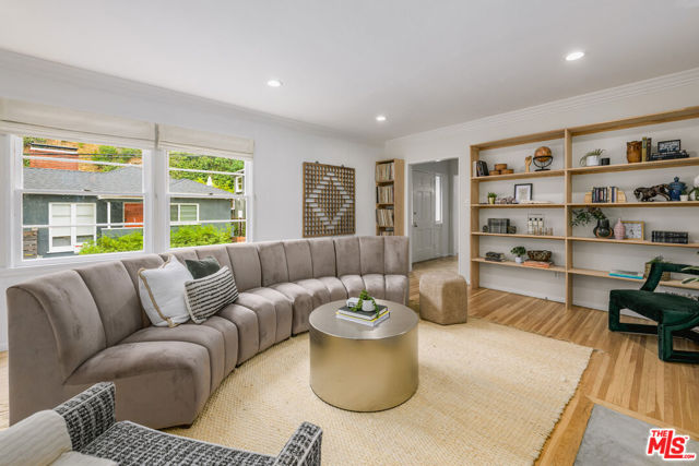 5919 Tuxedo Terrace, Los Angeles CA: https://media.crmls.org/mediaz/59d171f7-08a7-4579-b959-12121099d291.jpg