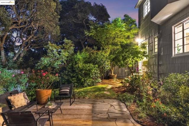 1025 Creston Rd, Berkeley CA: https://media.crmls.org/mediaz/59d269d9-607b-4d34-87c4-8e63e31d632b.jpg
