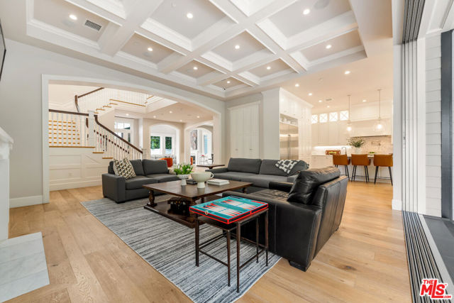 4439 Petit Avenue photo 4