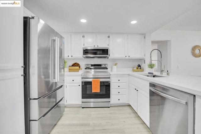 Image 5 of 45 For 545 Pierce St  2410