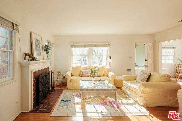 1030 N La Jolla Avenue, West Hollywood CA: https://media.crmls.org/mediaz/59d32316-fe37-4b48-9d24-033b198ea094.jpg