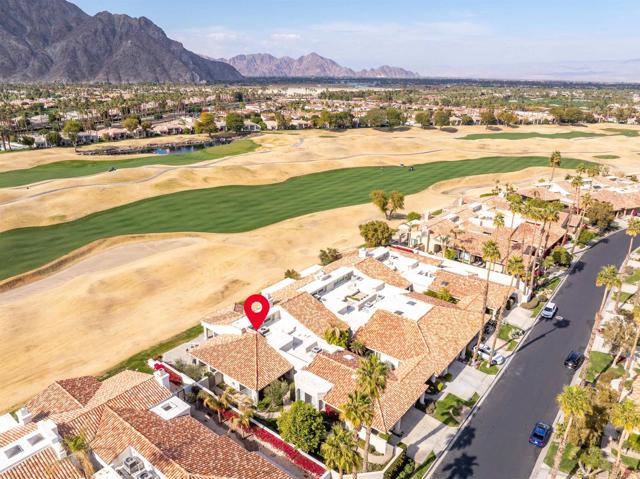 54877 Inverness Way, La Quinta CA: https://media.crmls.org/mediaz/59d39f27-1dd4-4455-94ef-9f587664b8c0.jpg