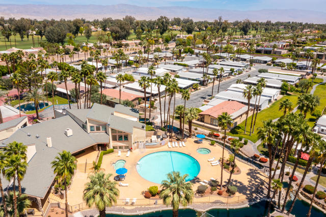 14 International Boulevard, Rancho Mirage CA: https://media.crmls.org/mediaz/59d43cf0-a67e-4517-968d-b4b930a09fce.jpg