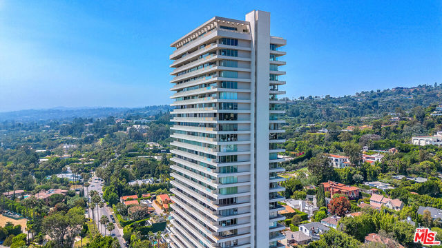 9255 Doheny Road, West Hollywood CA: https://media.crmls.org/mediaz/59d4fa6c-c7db-4ff2-bc78-2bd010a3b011.jpg