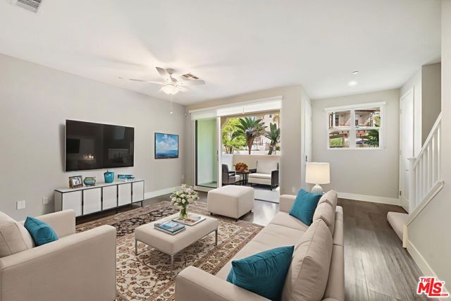 4372 Paxton Place, Calabasas CA: https://media.crmls.org/mediaz/59d50153-acc6-4bfb-85be-c80d7d45aa6f.jpg