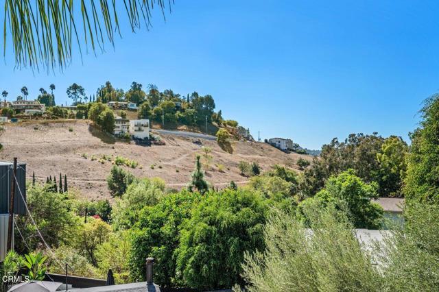 Detail Gallery Image 14 of 27 For 3847 Sunbeam Dr, Los Angeles,  CA 90065 - 3 Beds | 2/1 Baths