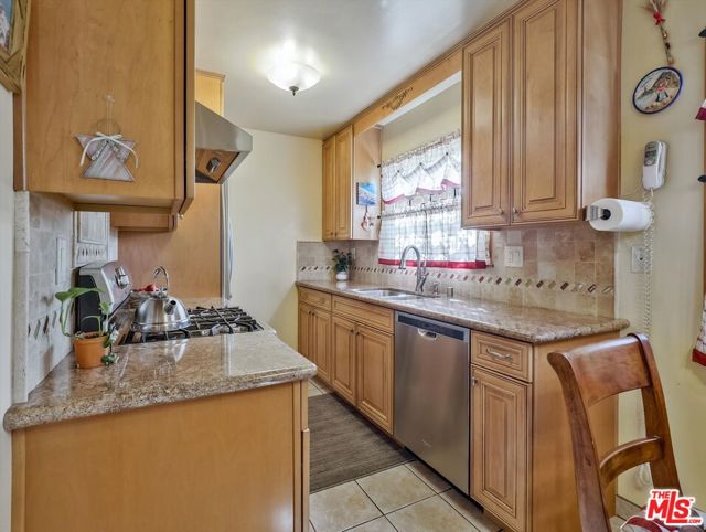 3645 Beethoven Street, Los Angeles CA: https://media.crmls.org/mediaz/59d56042-1e42-4508-b9ab-a03a77d9cd11.jpg