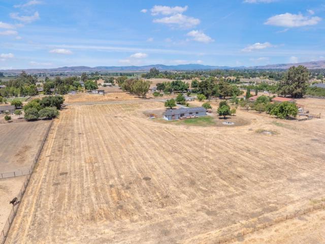 461 Morada Lane, Hollister CA: https://media.crmls.org/mediaz/59d5641c-4f2a-4156-b818-519d0c1b13fa.jpg
