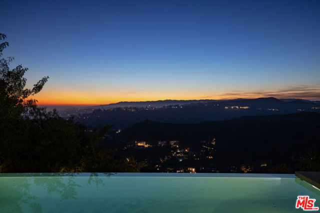 1645 Carla, Beverly Hills CA: https://media.crmls.org/mediaz/59d570fb-9e71-4bfc-8420-55605a510a32.jpg