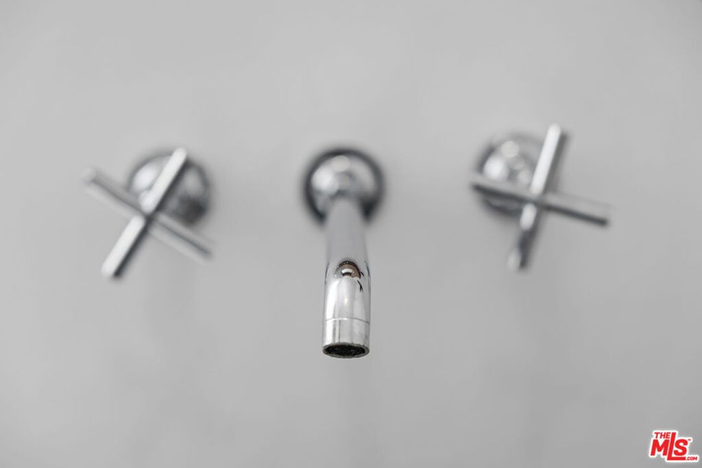 https://media.crmls.org/mediaz/59d5fcde-1f17-4d7f-b033-6f978bc61b92.jpg?preset=X-Large
