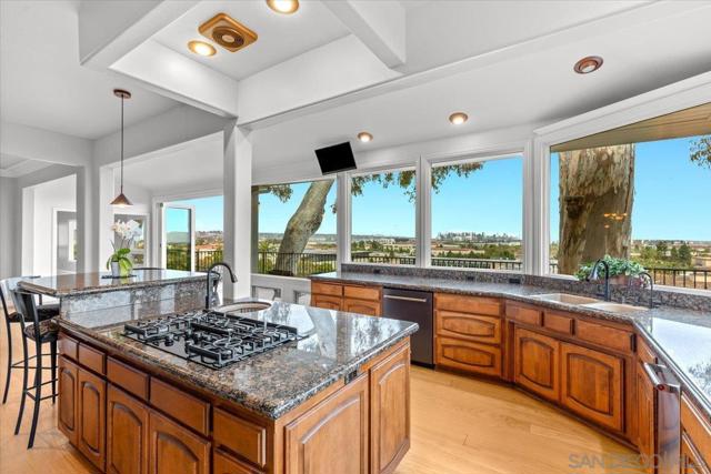 2205 Locust St, San Diego CA: https://media.crmls.org/mediaz/59d6403e-0d63-4692-adc2-f108420e442f.jpg