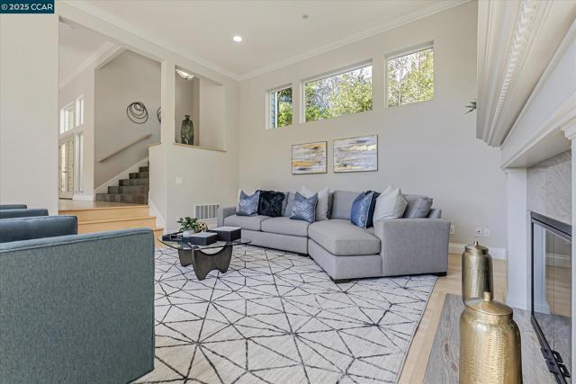 4 Berrybrook Hollow, Orinda CA: https://media.crmls.org/mediaz/59d6ec7f-7331-4da9-87d9-720961902e36.jpg