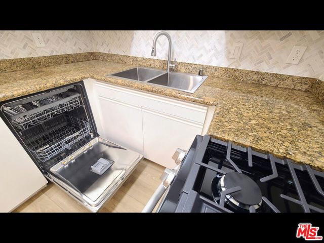 1818 Glendon Avenue, Los Angeles CA: https://media.crmls.org/mediaz/59d748ef-2667-4558-aa49-11728f641bb2.jpg