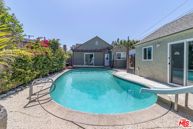 2807 S Bedford Street, Los Angeles CA: https://media.crmls.org/mediaz/59d7a95f-cefd-4022-bd0c-8db2bf7e3556.jpg