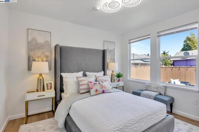 10468 West Court, Oakland CA: https://media.crmls.org/mediaz/59d7dd8f-dc8f-4e33-838e-a7555a7f8949.jpg
