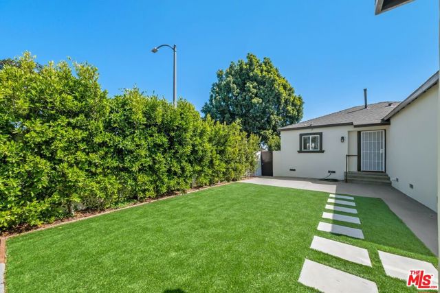 4401 W 58th Place, Los Angeles CA: https://media.crmls.org/mediaz/59d8765a-7a7a-4300-a259-bddf61e073e8.jpg
