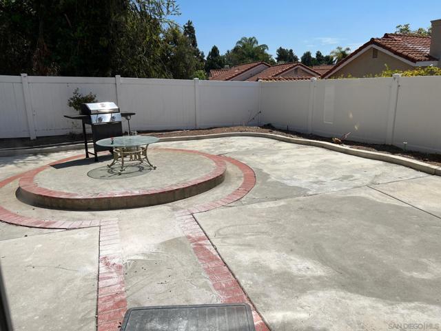 1370 Montego Ct, Vista CA: https://media.crmls.org/mediaz/59d8cdc0-716a-4b1a-9020-f4a31f9c3fcb.jpg