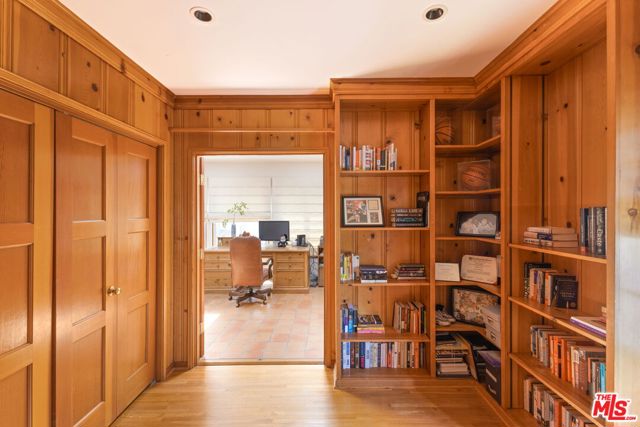 306 AMALFI Drive, Santa Monica CA: https://media.crmls.org/mediaz/59d92ebc-e97f-44f8-a03a-475da7f6daa8.jpg