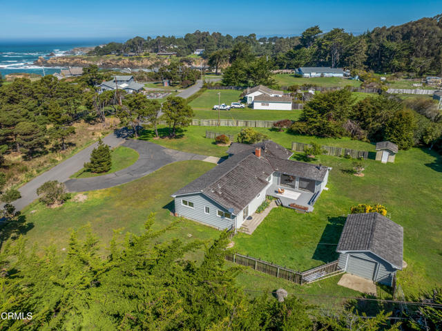 18601 Cypress Road, Fort Bragg CA: https://media.crmls.org/mediaz/59d96ad2-0d79-4f76-94ef-a3d6aa742254.jpg