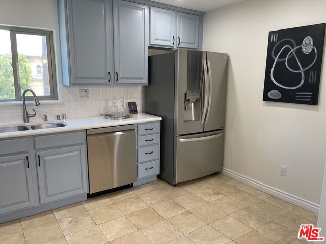 4466 COLDWATER CANYON Avenue, 205 photo 4