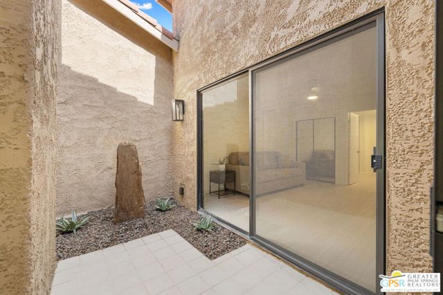 6 Joya Drive, Palm Desert CA: https://media.crmls.org/mediaz/59d9a36d-89ef-4032-9069-4b339e49ad30.jpg