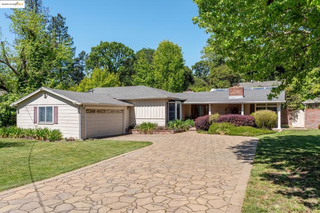 14 El Camino Moraga, Orinda CA: https://media.crmls.org/mediaz/59d9afd9-2c2d-4603-a97e-d77dc8692b5e.jpg