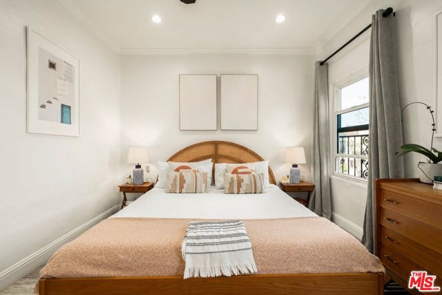 500 N Genesee Avenue, Los Angeles CA: https://media.crmls.org/mediaz/59d9c652-1108-4a50-b51a-bc4c6da55649.jpg