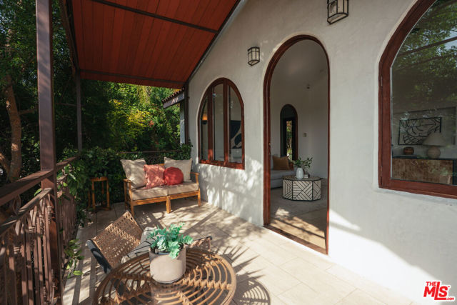 4559 E Rose Hill Drive, Los Angeles CA: https://media.crmls.org/mediaz/59d9dd36-0e49-461d-a8bf-6ba9150a0c26.jpg