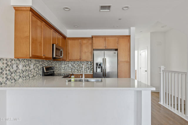 89 Jensen Court, Thousand Oaks CA: https://media.crmls.org/mediaz/59d9ef75-7a6e-490f-b0aa-164746890653.jpg