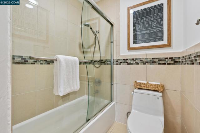 500 Vernon, Oakland CA: https://media.crmls.org/mediaz/59da1029-a24c-432e-bcd2-e2b7c12a69b8.jpg