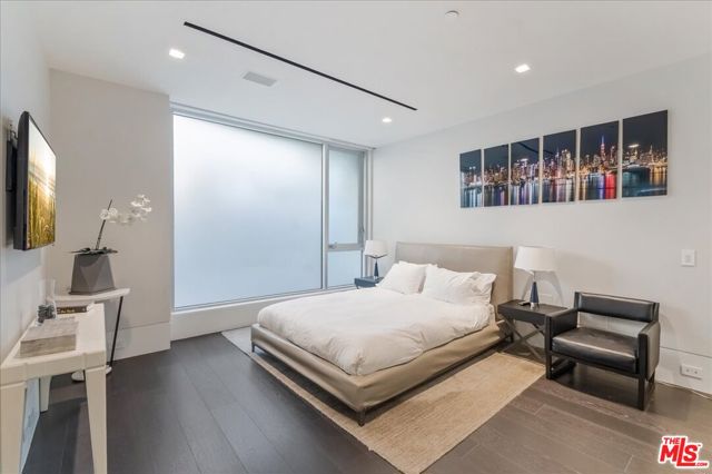 1620 Carla, Beverly Hills CA: https://media.crmls.org/mediaz/59da278b-b0ba-4615-bd93-0727c896c9f6.jpg