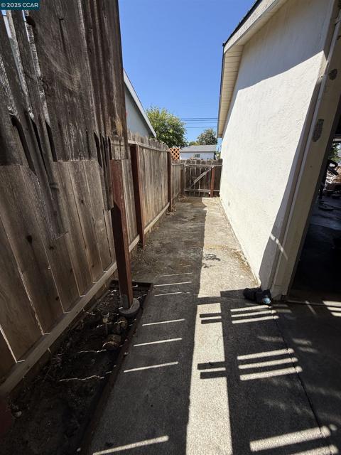 1630 Nicholas Dr, Concord CA: https://media.crmls.org/mediaz/59da4db5-9f2f-4d19-bc7b-ce196ec222cf.jpg