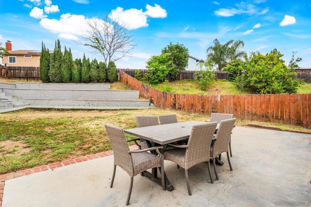 10424 Nubbin Ct, Santee CA: https://media.crmls.org/mediaz/59da817f-c686-4d91-b04e-a81eb18c580c.jpg