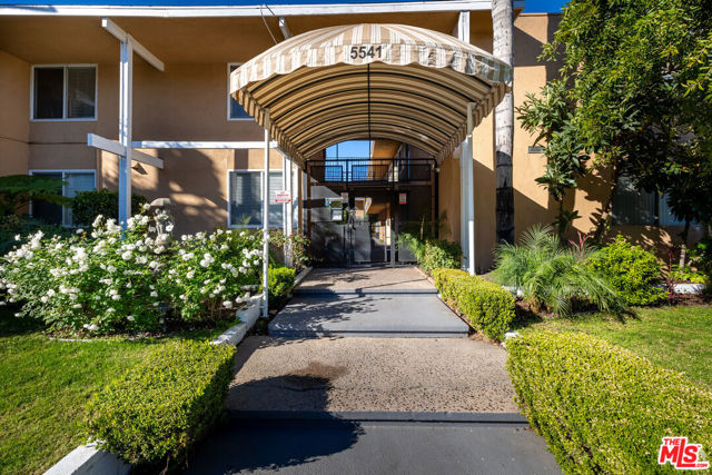 Photo of 5541 Newcastle Avenue #2, Encino, CA 91316