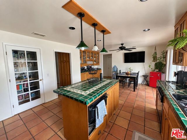 10400 Canby Avenue photo 9