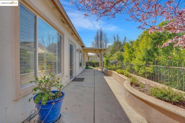 517 Marianna PL, Rio Vista CA: https://media.crmls.org/mediaz/59dae87f-8038-4f25-a174-39b93179bcde.jpg
