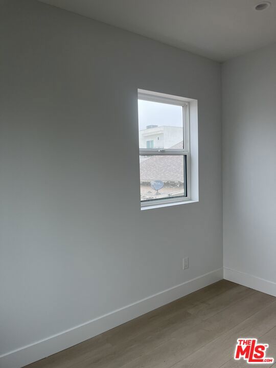 212 E 29th Street, Los Angeles CA: https://media.crmls.org/mediaz/59db2b7b-ba7a-469f-a559-013cff33af19.jpg